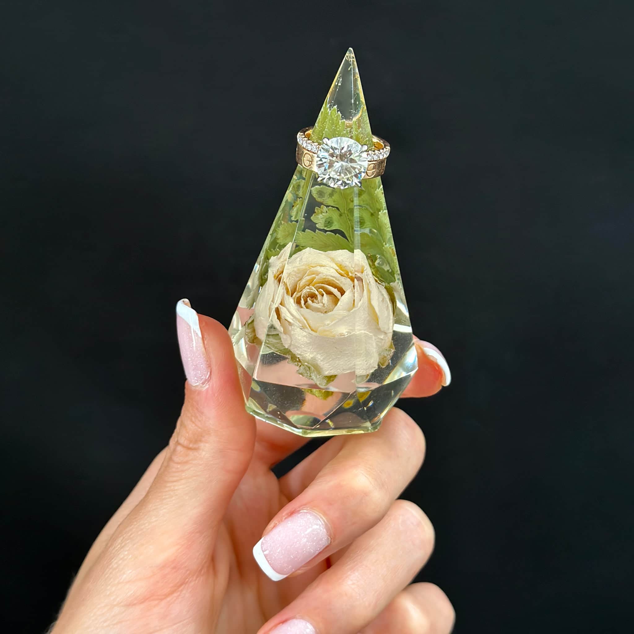 Resin Flower Preservation Diamond Ring Holder | DBANDREA
