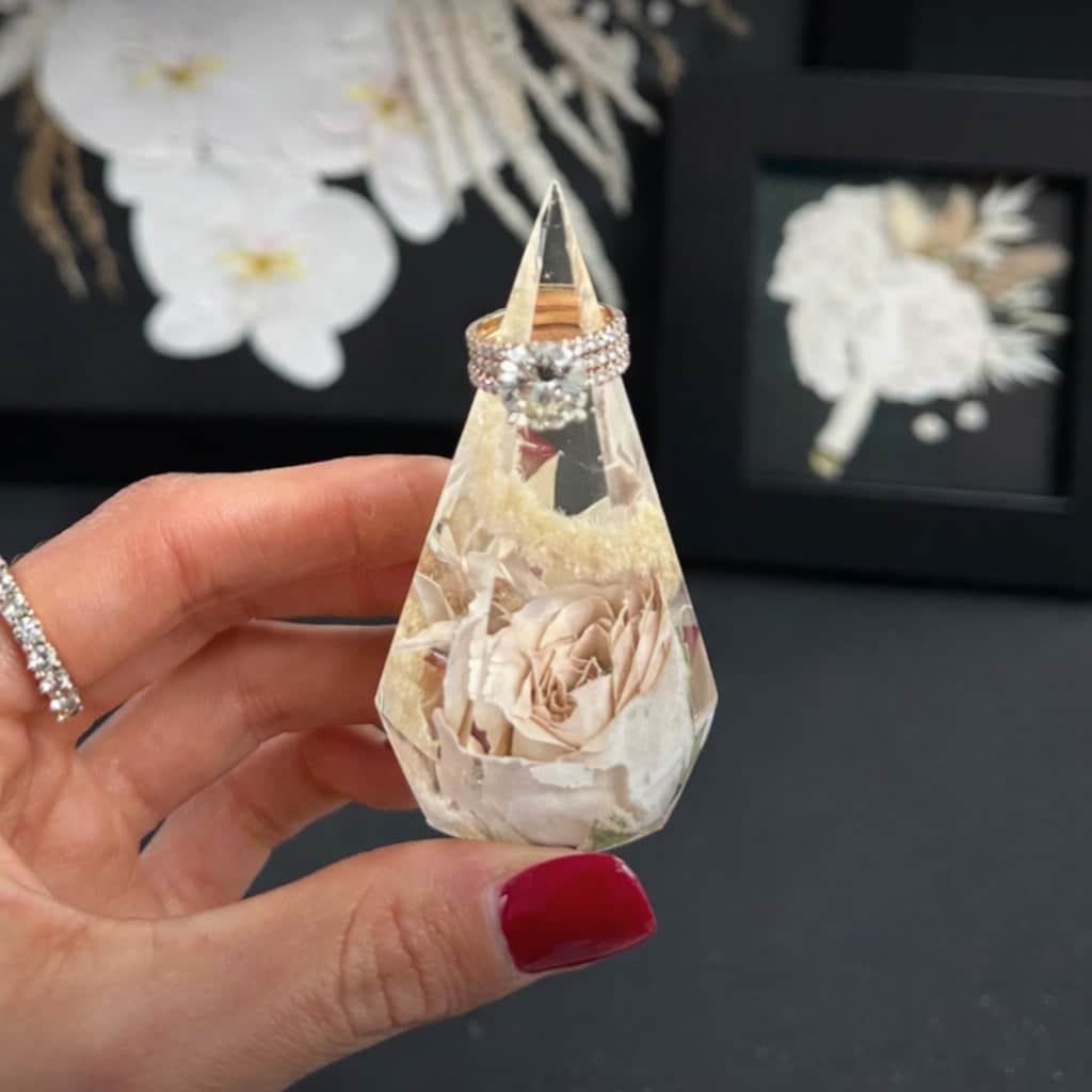 Resin Flower Preservation Diamond Ring Holder | DBANDREA